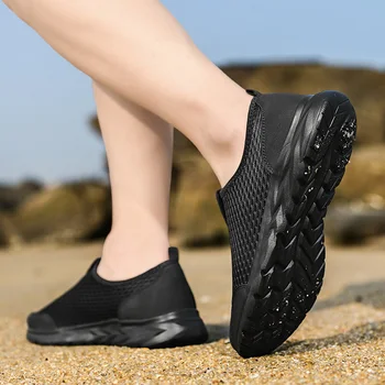 Sapatos de verão Homens Par de Sapatos Casuais de Moda Leve e Respirável, Andando de Tênis Slip-on Mens Malha Flats Sapatos Plus Size 48